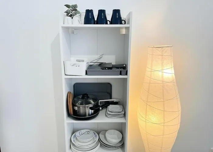 Urban 2-bedroom Garden Escape With Netflix Projector & Full Amenities Near Westbahnhof Metro * Viyana