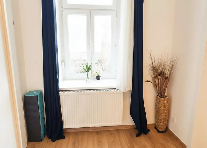 Urban 2-bedroom Garden Escape With Netflix Projector & Full Amenities Near Westbahnhof Metro Daire *
