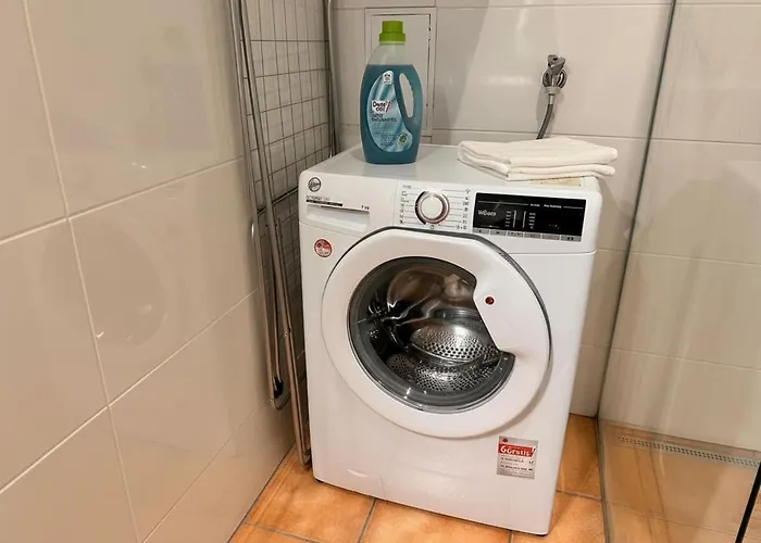 Urban 2-bedroom Garden Escape With Netflix Projector & Full Amenities Near Westbahnhof Metro Daire